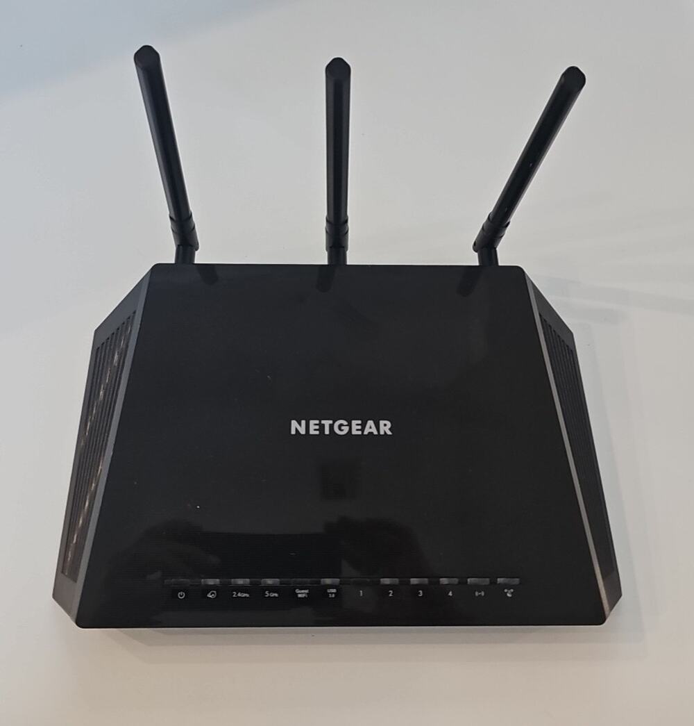 Netgear Nighthawk AC1750 Smart Dual Band WiFi Router Model R6700v3 - Works Great